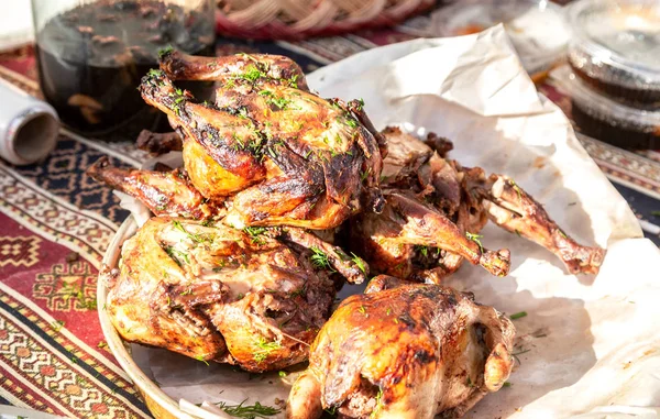 Tasty grilled chicken cooking over hot charcoals — Stock Photo, Image