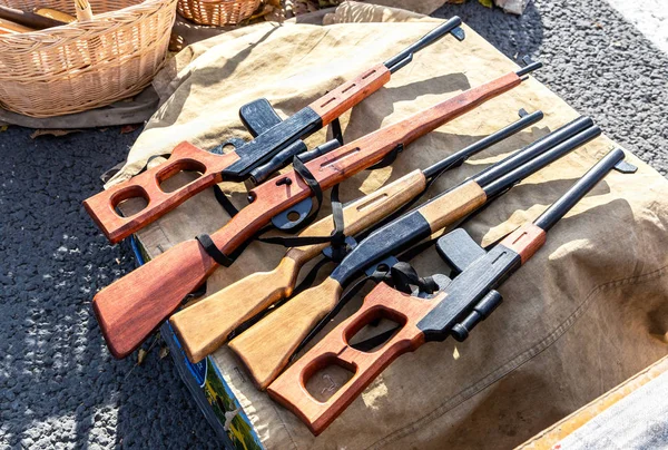 Different handmade wooden toy rifles for children — Stok fotoğraf