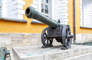 Rus antik tarla bronz topu