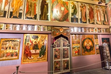 Antik Kilisenin içindeki Ortodoks ikonostaz 'ın bir parçası