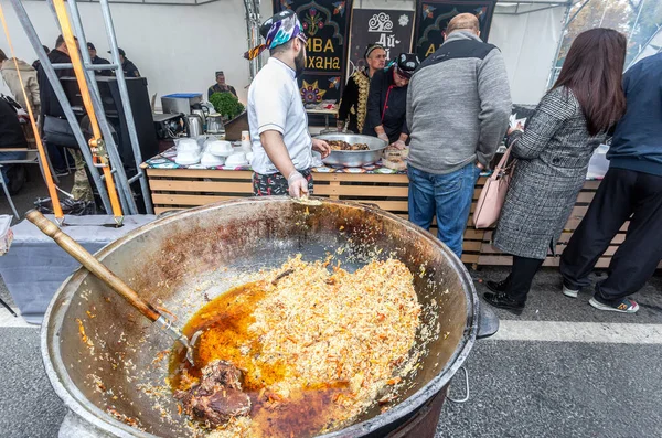 Samara Russia Ottobre 2019 Cucinare Appetitoso Pilaf Tradizionale Orientale Grande — Foto Stock