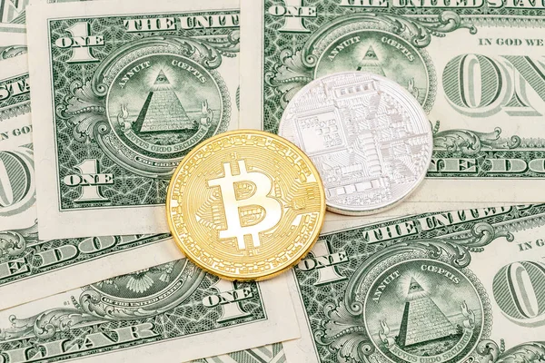 Cryptocurrency Dari Bitcoin Terletak Pada Uang Dolar Amerika Konsep Bisnis — Stok Foto