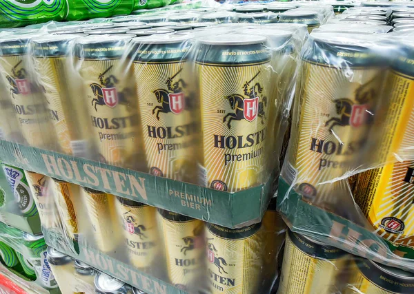 Самара Россия Марта 2020 Года Алкогольное Пиво Holsten Металлических Банках — стоковое фото