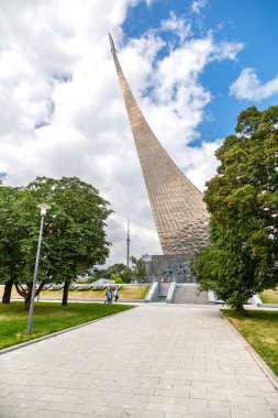 Moskova, Rusya - 8 Temmuz 2019: Uzayın Fatihleri Anıtı, Kozmonotlar Müzesi