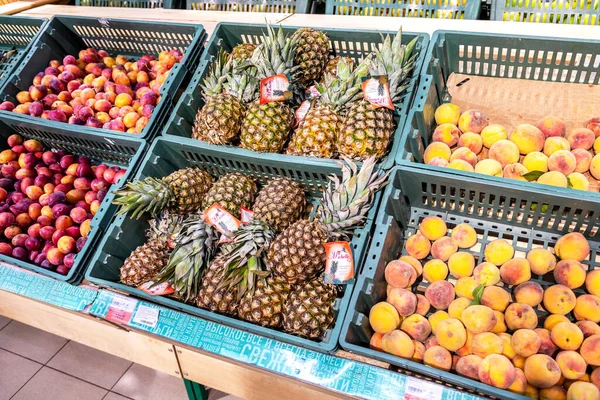 Samara Russia September 2019 Fresh Pineapples Other Fruits Ready Sale — Stock Photo, Image