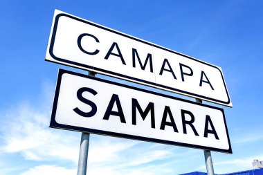 Yol işareti Şehrin sonu Gökyüzüne karşı Samara