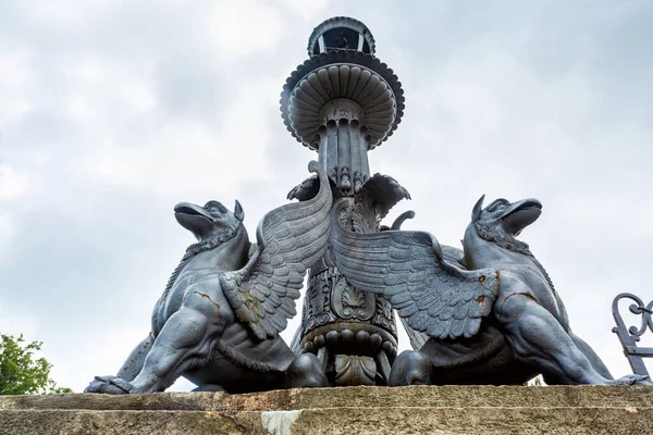 Estatuas Grifos Entrada Corte Señorial Finca Vlakhernskoye Kuzminki Instalado 1830 —  Fotos de Stock