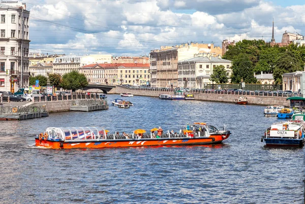 Sint Petersburg Rusland Augustus 2015 Riviercruiseschepen Drijvend Rivieren Kanalen Zomer — Stockfoto
