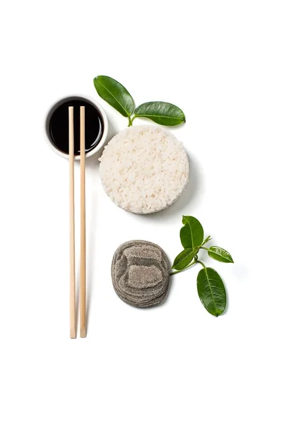 Sauce au riz et soja sur fond blanc — Photo
