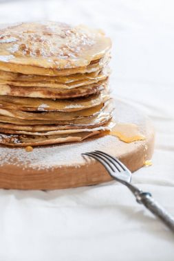 Rus geleneksel çanak - ballı krep