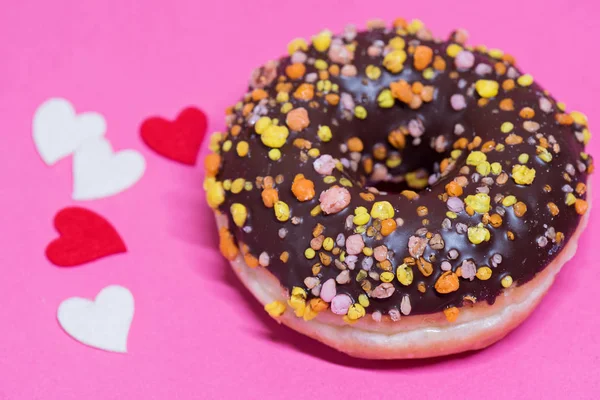 Macro tiro de donut em rosa — Fotografia de Stock