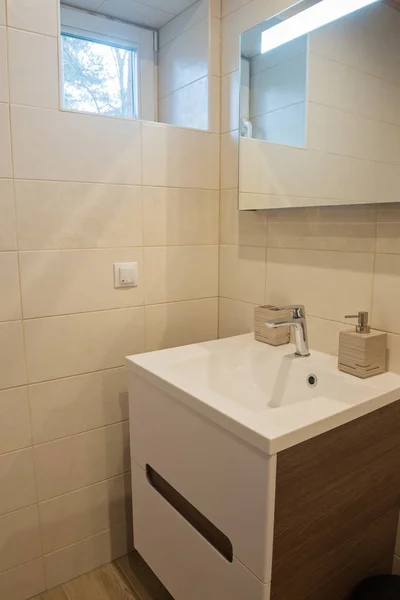 Modern bathroom in luxury apartment — Stock Photo, Image