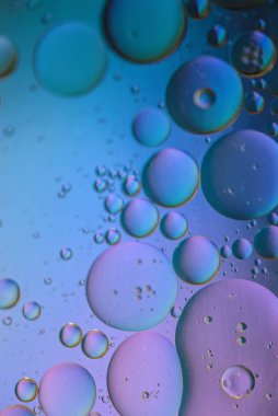 Yağ, su ve sabundan yapılmış çok renkli soyut arka plan resmi