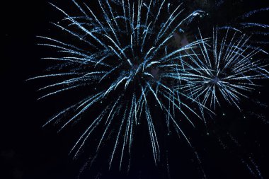 Frework ışıkları. Arkaplan olarak kullanılabilir