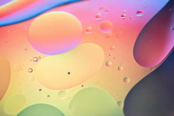 Rainbow abstract gedecentreerd achtergrond beeld gemaakt met olie, water en zeep — Stockfoto