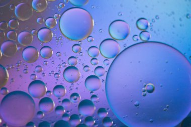 Yağ, su ve sabundan yapılmış çok renkli soyut arka plan resmi