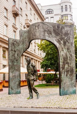 Bulat Okudjava, Sovyet şair ve şarkıcı, Arbat Caddesi, anıt