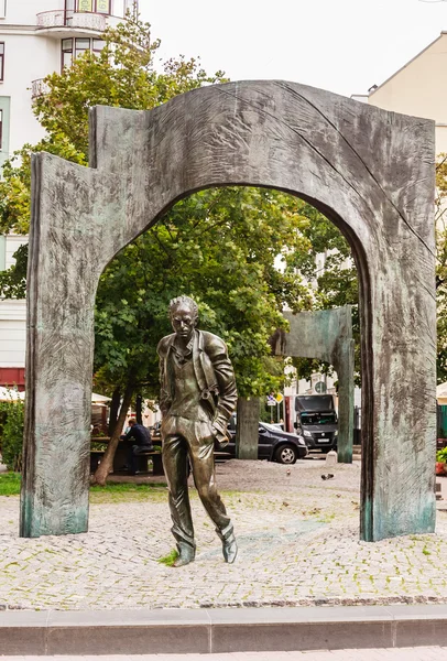 Monumentul lui Bulat Okudzhava, poetul și cântărețul sovietic, pe strada Arbat — Fotografie, imagine de stoc