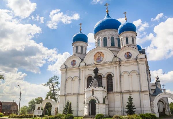 Facade of St. Nicholas Church in the village of Rogachevo — Stock Photo, Image