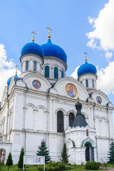 Fragmnt van de St. Nicolaas kerk in het dorp Rogachevo, Moscow region — Stockfoto
