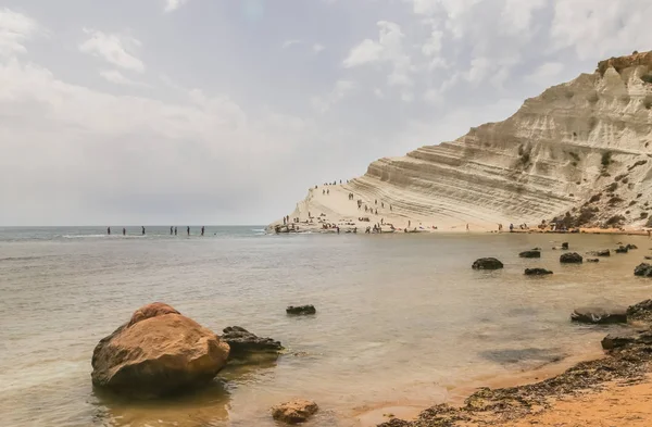 Vita klippan kallas "Scala dei Turchi" i Sicilien, nära Agrige — Stockfoto