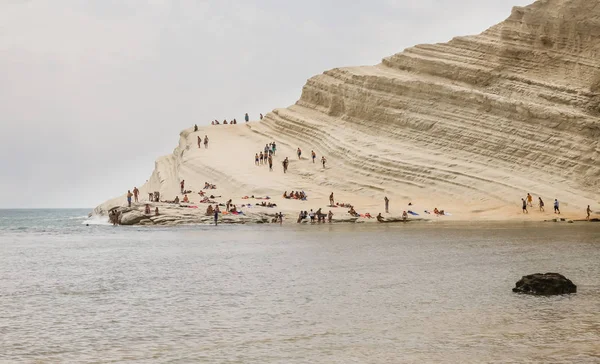 Белая скала под названием "Скала дей Турчи" на Сицилии, недалеко от Агриге — стоковое фото