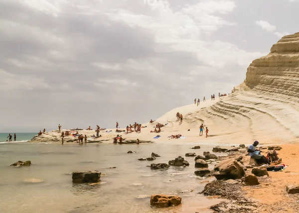 Vita klippan kallas "Scala dei Turchi" i Sicilien, nära Agrige — Stockfoto