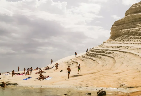 シチリア島で「スカラー ・ デイ ・ トゥルキ」と呼ばれる白い崖 — ストック写真