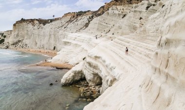 Kimliği belirsiz uğrunda beyaz uçurum Agrigento yakınlarında Sicilya'da 