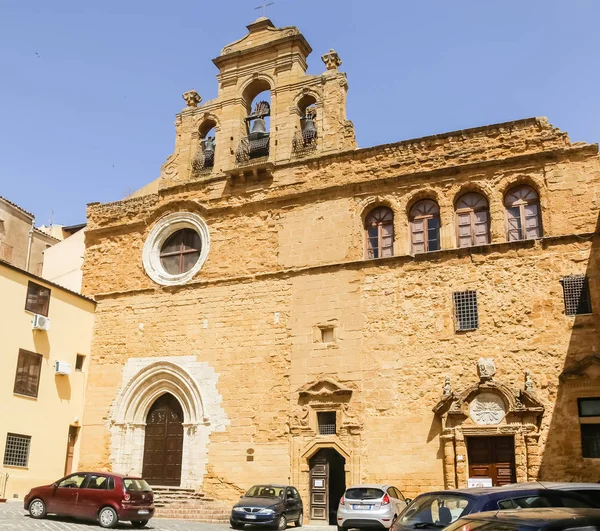 El edificio del monasterio de Spirito Santo en Agrigento, Sicilia, Italia — Foto de Stock