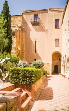 Santo Spirito Agrigento, Sicilya, İtalya için manastır avlusunda