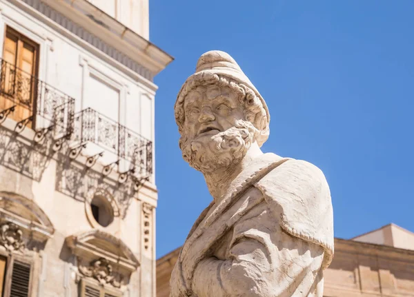 Statue renaissance of  Fontana Pretoria on Piazza Pretoria. Palermo.  Sicily.  Italy. — Stock Photo, Image