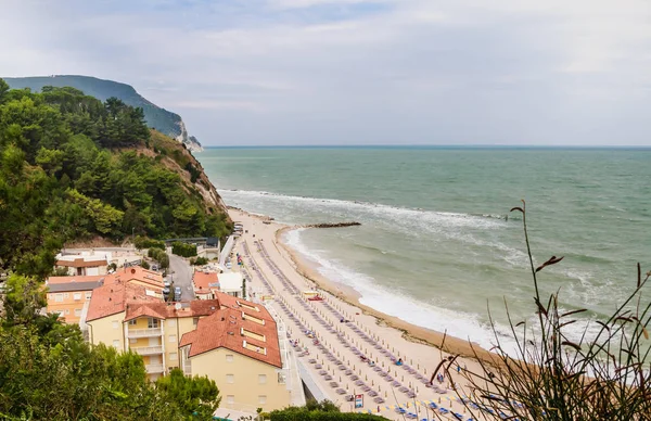 Plage de numana à Conero riviera, Marches, Italie — Photo