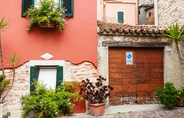 Numana, Marche, İtalya'nın eski şehir, sokak