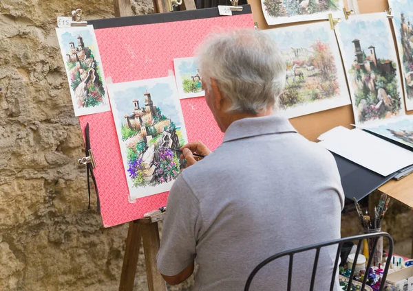 Künstler in rocca della guaita, die älteste festung von san marino, italien — Stockfoto