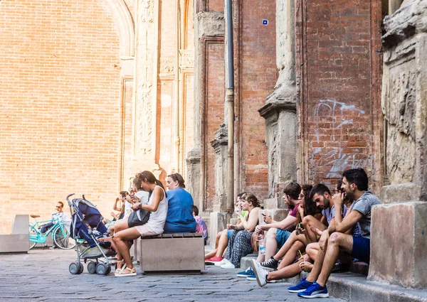 Turystów w Bolonii. Włochy — Zdjęcie stockowe