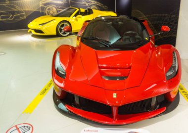 Müze Enzo Ferrari. Sergi Salonu, spor arabalar Ferrari