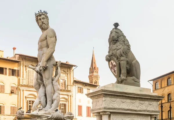 La famosa fuente de Neptuno en Piazza della Signoria en Florencia, Italia — Foto de Stock