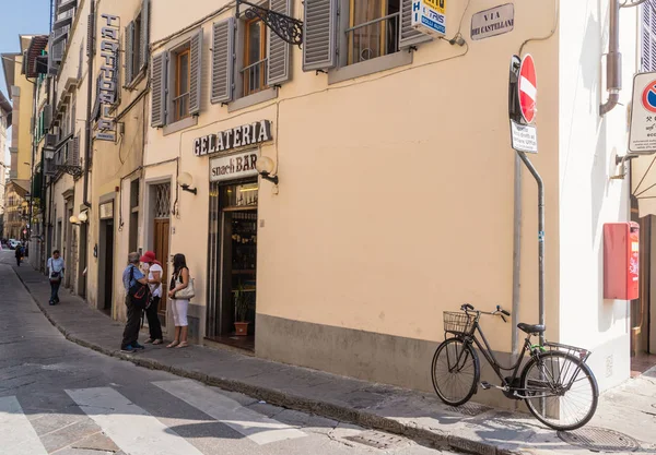 Итальянские улицы в городе. Флоренция, Италия — стоковое фото