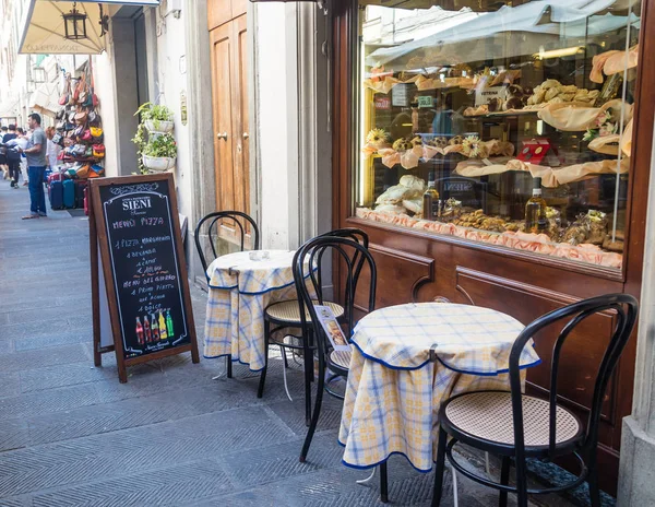 Кафе на Флоренс стрит. Florence.Italy — стоковое фото