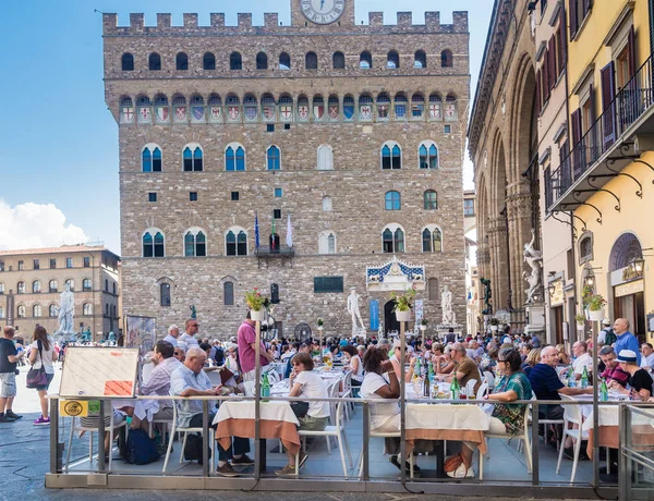Restaurante de rua na Piazza della Signoria, Florença — Fotografia de Stock