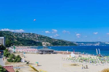 Karadeniz kıyı, mavi temiz su, kum plaj