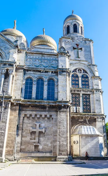 Main Orthodox Cathedral of Varna city in Bulgaria — Stock Photo, Image