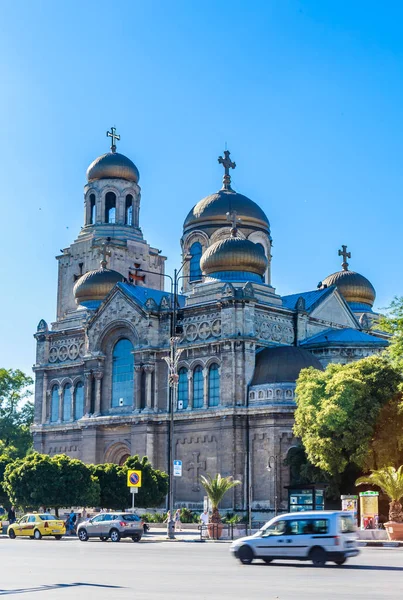 Main Orthodox Cathedral of Varna city in Bulgaria — Stock Photo, Image