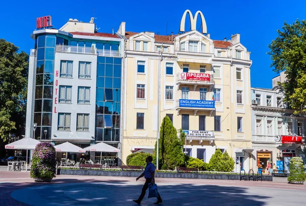 Het gebouw in de stad van Varna, Bulgarije — Stockfoto