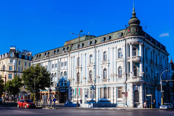 Vista da fachada do edifício do Clube Naval. Varna, Bulgária — Fotografia de Stock