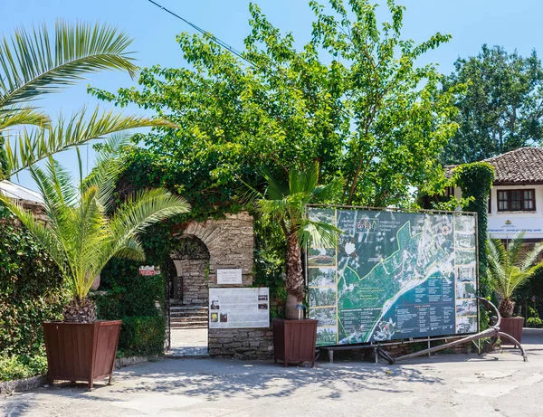 Entrada al Real Jardín Botánico. Balchik. Países Bajos —  Fotos de Stock