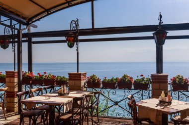 Deniz Manzaralı Restoran iç