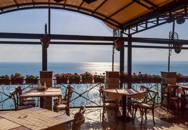 Deniz Manzaralı Restoran iç