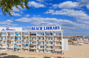 Ücretsiz beach Kütüphane Albena Karadeniz tatil beldesinde açıldı. Bulgaristan
